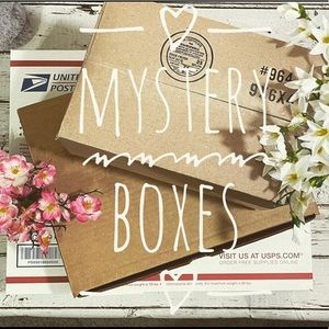 10 Item Woman’s Reseller Mystery Box!